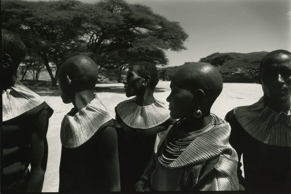 Pleats Please travel through Kenya (© by Yuriko Takagi)