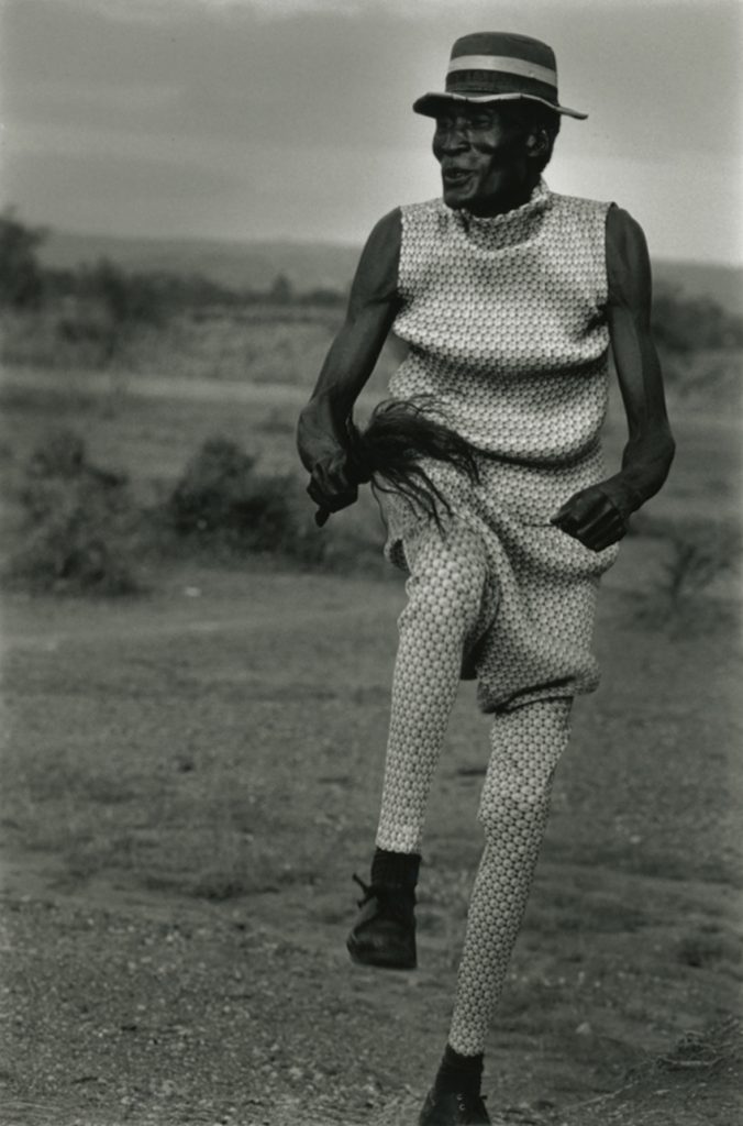 Pleats Please travel through Kenya (© by Yuriko Takagi)